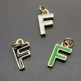 Подвеска Буква F, эмаль, 7*8 мм, позолота