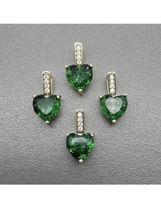 Подвеска Сердце с фианитами, зеленый, 8*15.5 мм, позолота