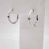 Серьги кольца с белой эмалью и фианитом, 19.5*2.5 мм, родий