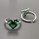 Кольцо с зеленым сердцем, 11*22 мм, родий