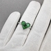 Кольцо с зеленым сердцем, 20*13 мм, родий