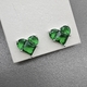 Серьги гвоздики сердце, зеленый, 11*12 мм, родий