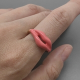 Кольцо розовые губы, 22*9 мм, позолота