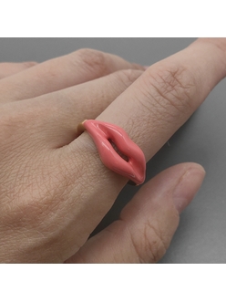 Кольцо розовые губы, 22*9 мм, позолота