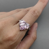 Кольцо с розовым сердцем, 21*14 мм, родий