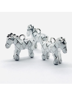 Подвеска лошадка с белой эмалью, 14*12 мм, родий