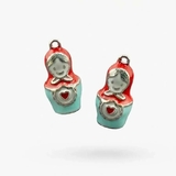 Подвеска Матрешка с красно-голубой эмалью, 10*20 мм, родий