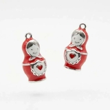 Подвеска Матрешка с красной эмалью, 10*20 мм, родий