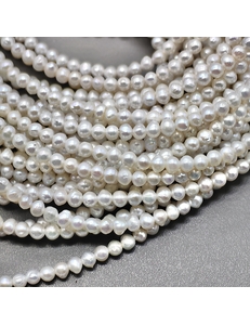 Жемчуг натуральный почти круглый, белый, 4 мм, нитка